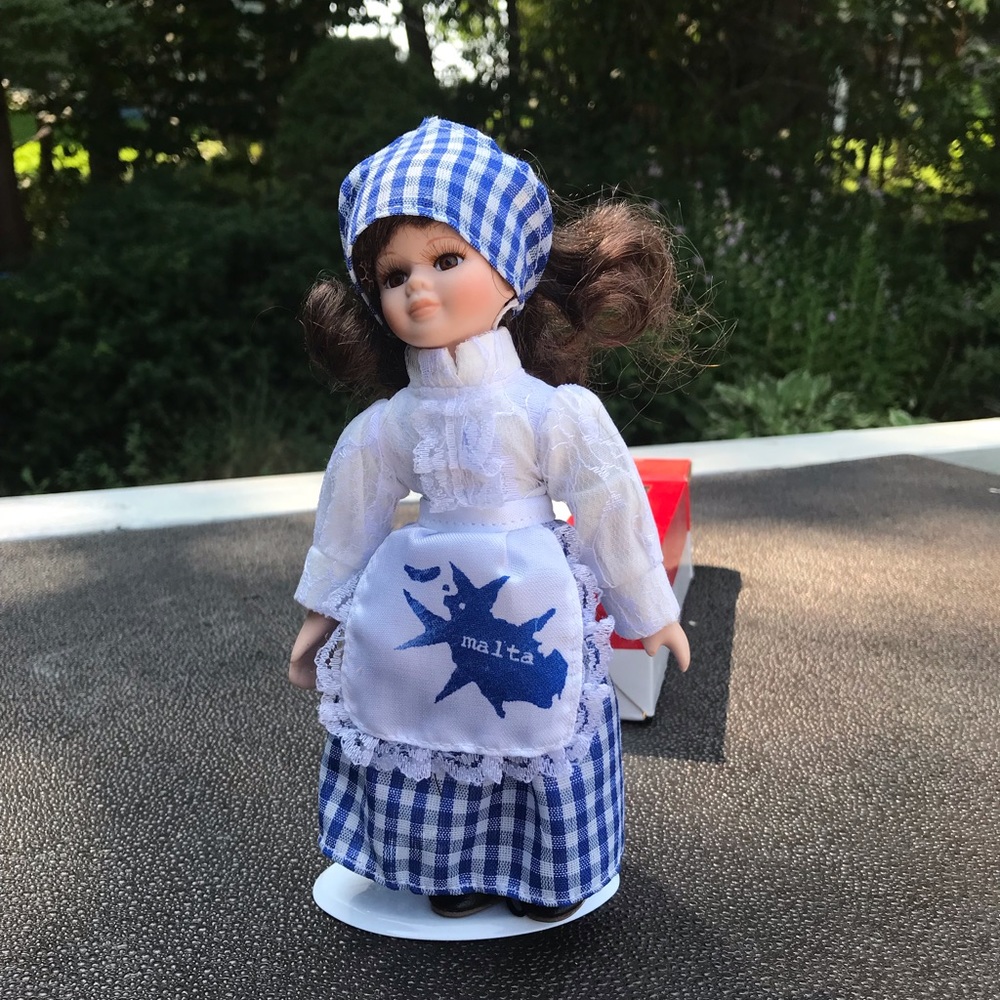 Malta doll - Picture 1 of 4